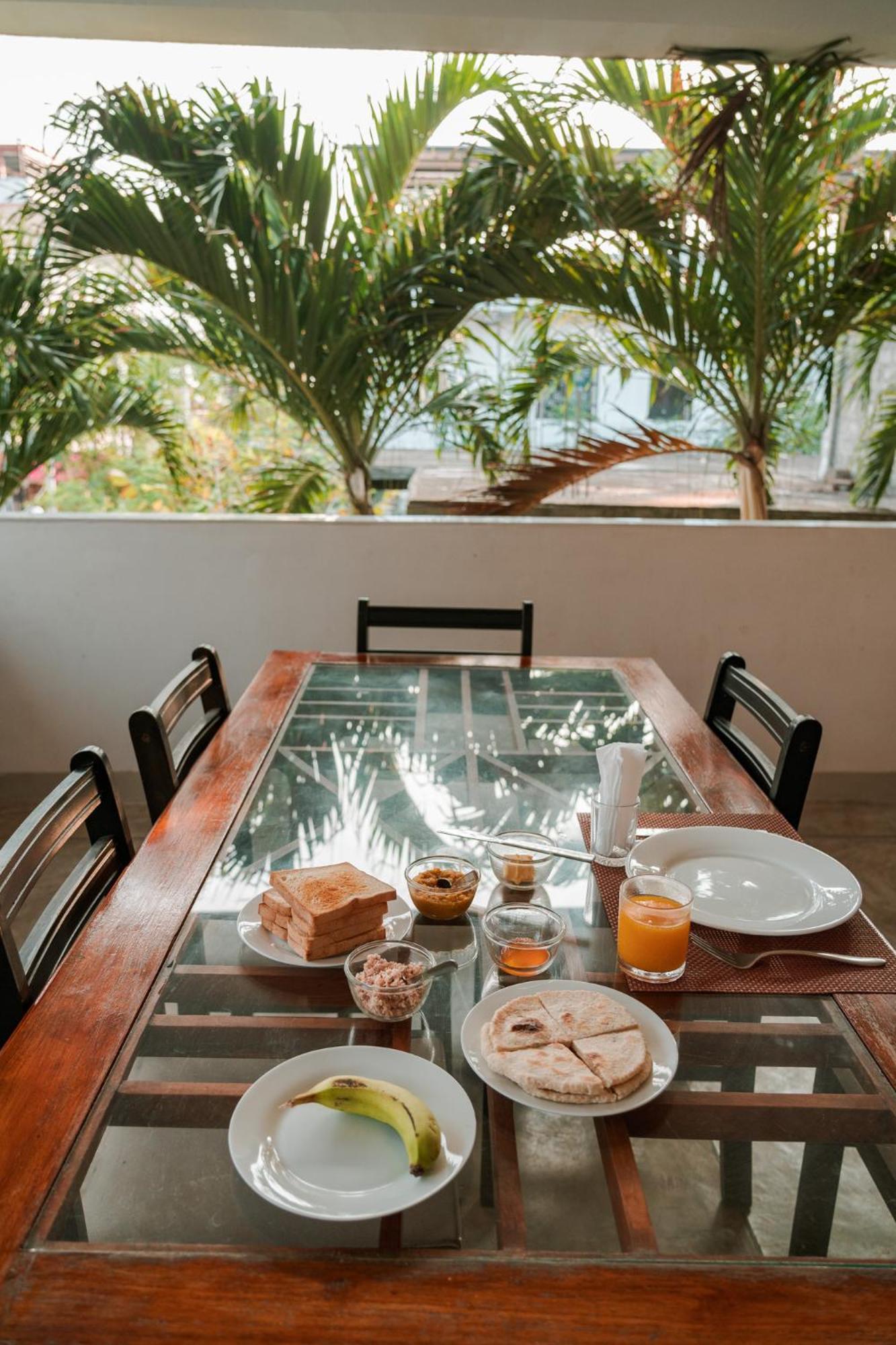 Hotel Tobiko Trincomalee Exteriör bild