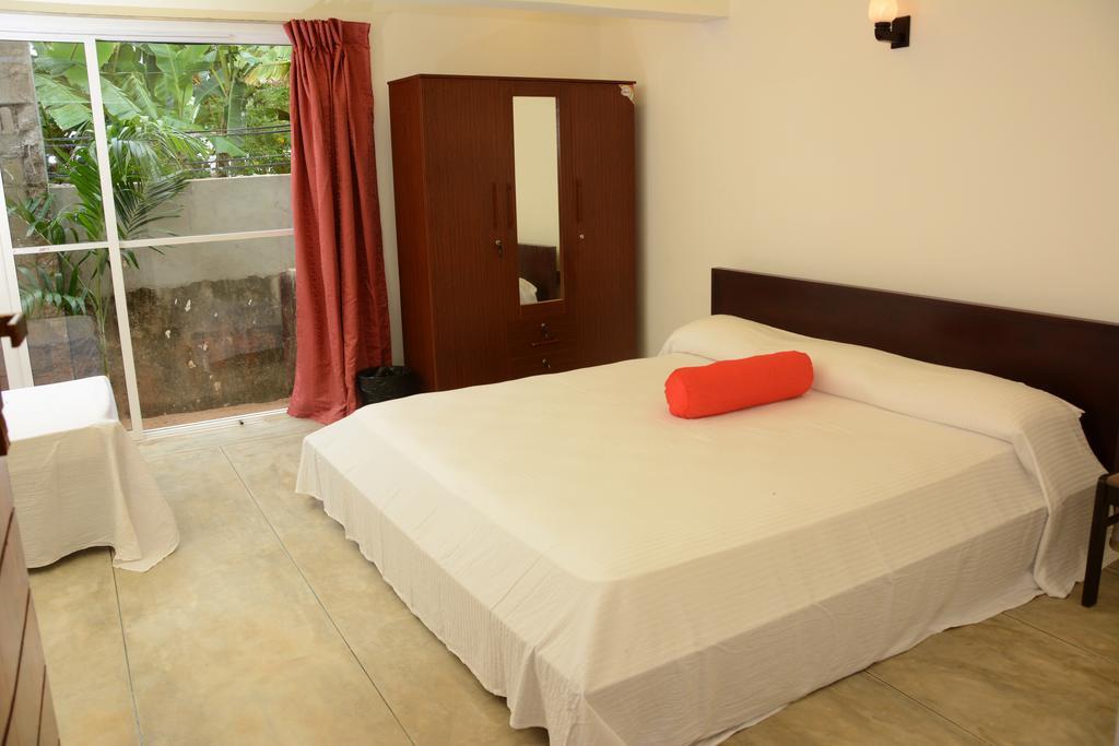 Hotel Tobiko Trincomalee Exteriör bild