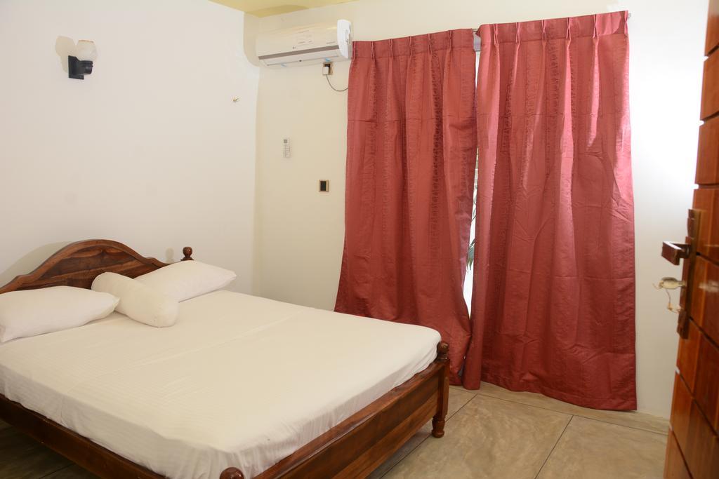 Hotel Tobiko Trincomalee Exteriör bild