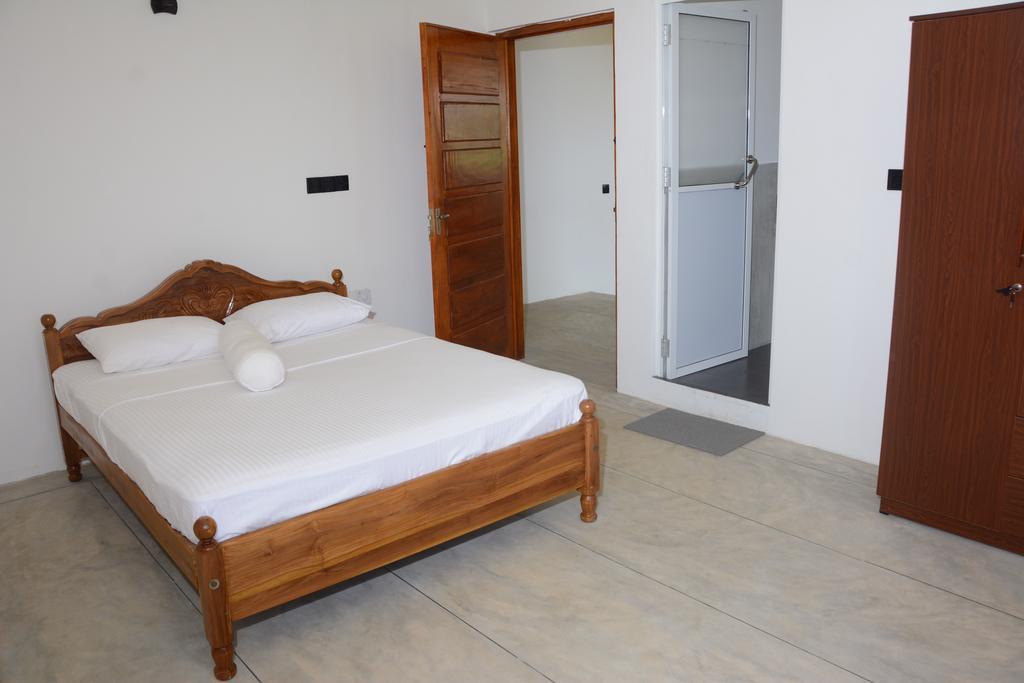 Hotel Tobiko Trincomalee Exteriör bild