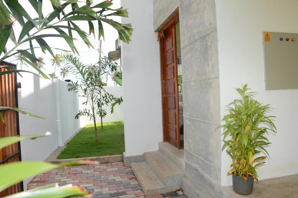 Hotel Tobiko Trincomalee Exteriör bild