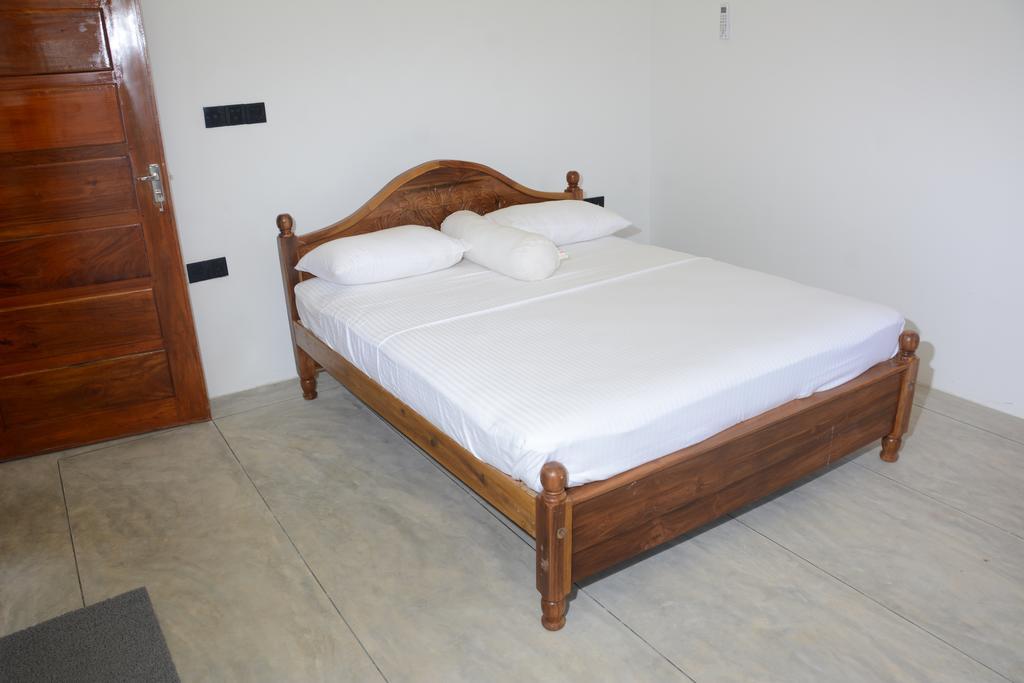 Hotel Tobiko Trincomalee Exteriör bild