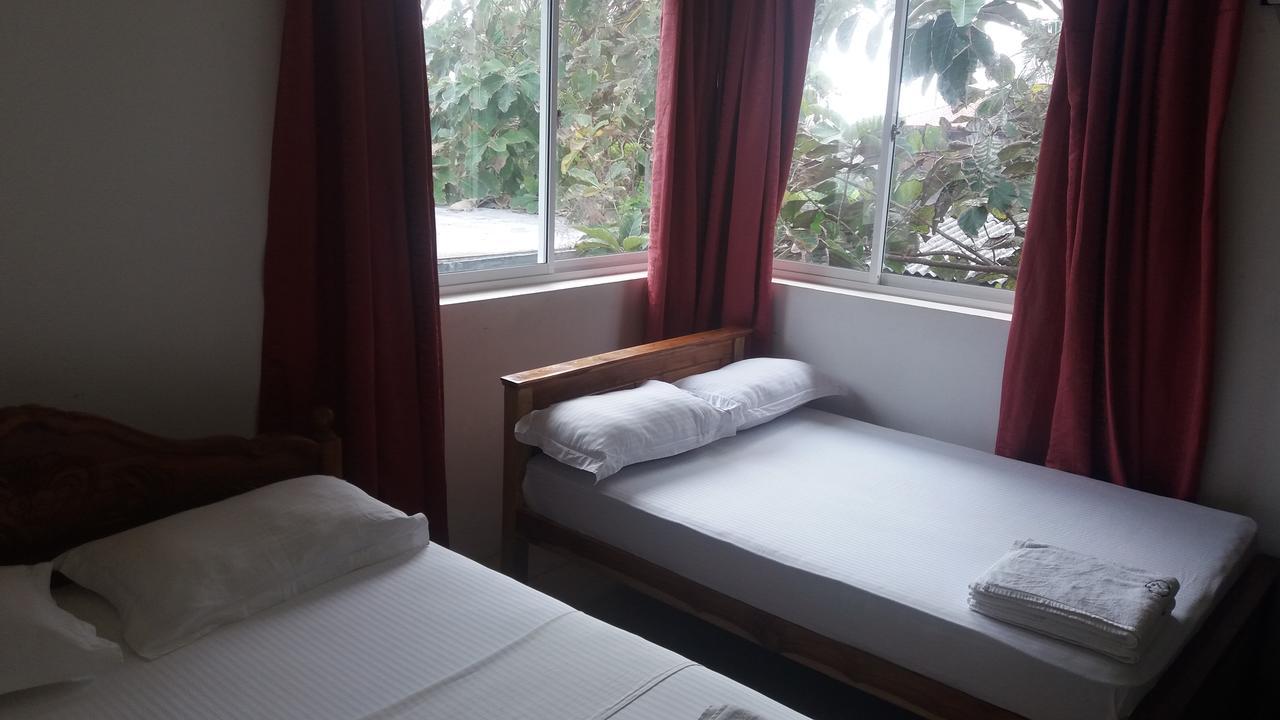 Hotel Tobiko Trincomalee Exteriör bild