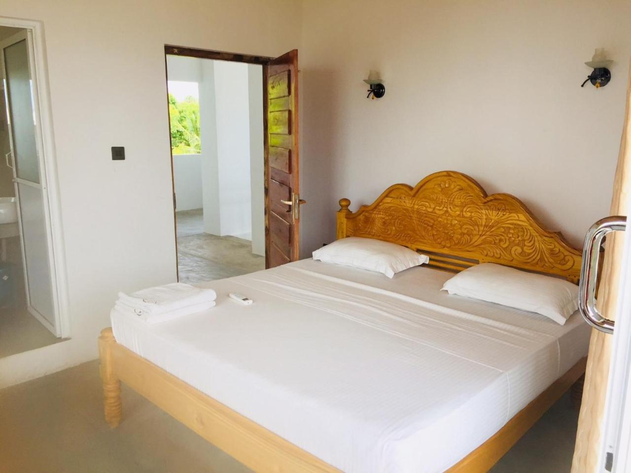 Hotel Tobiko Trincomalee Exteriör bild